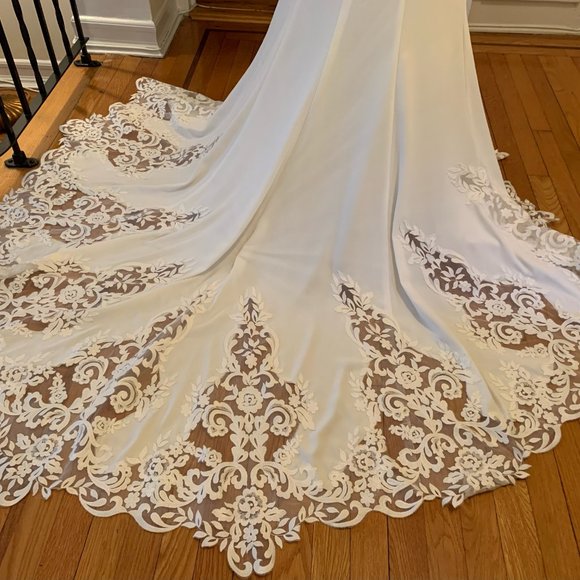 KLEINFELD BRIDAL Unaltered Wedding Gown - Picture 8 of 14